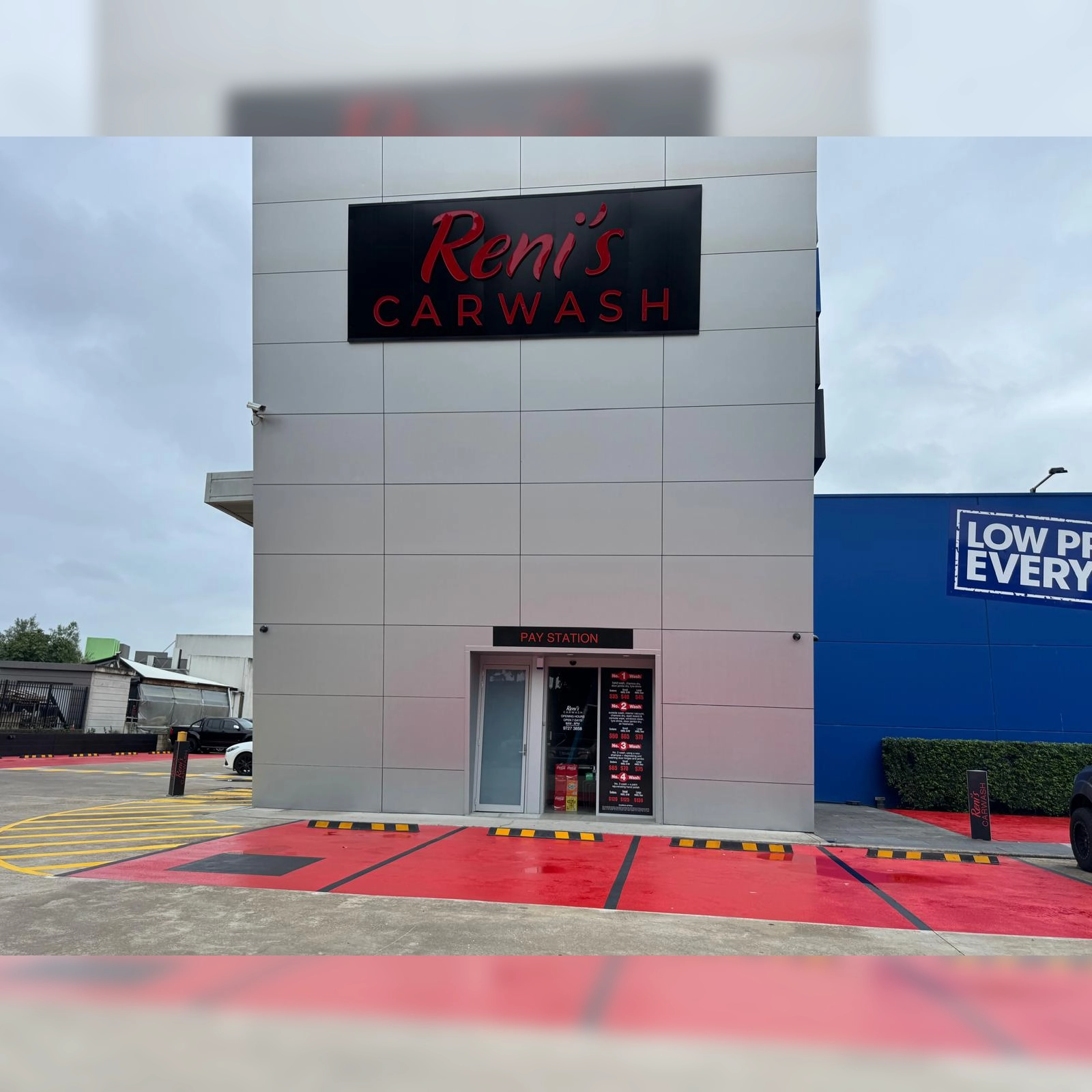 Reni’s Car Wash store